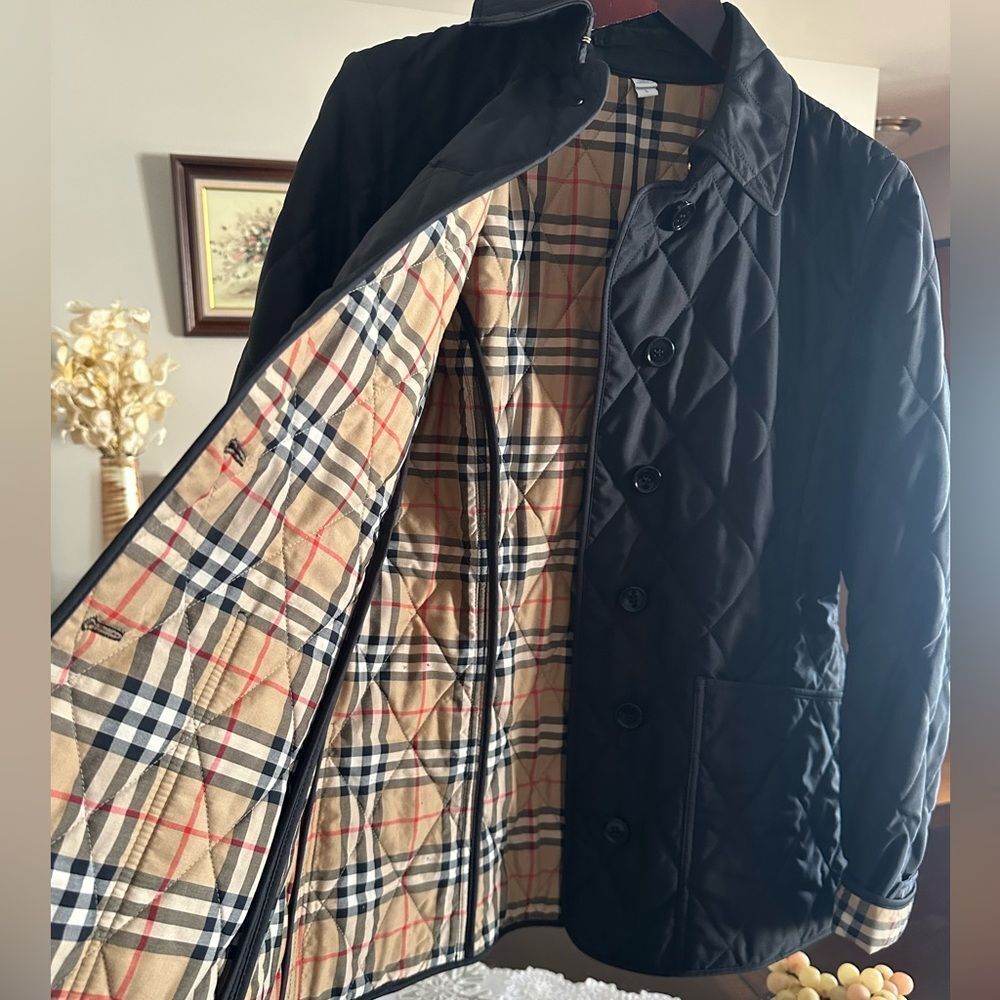 Burberry Black Utility Jacket with Quilted Design - Picture 9 of 10